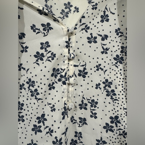 Abercrombie & Fitch Blue and White Floral Top with Tie Size M - Picture 4 of 4